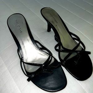 Strappy heals